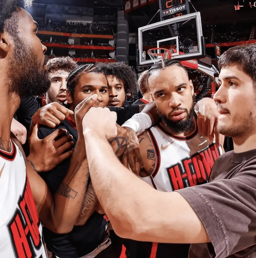 曼联迎NBA季后赛关键赛，今晚状态回暖，态度坚定，控场能力受关注的简单介绍