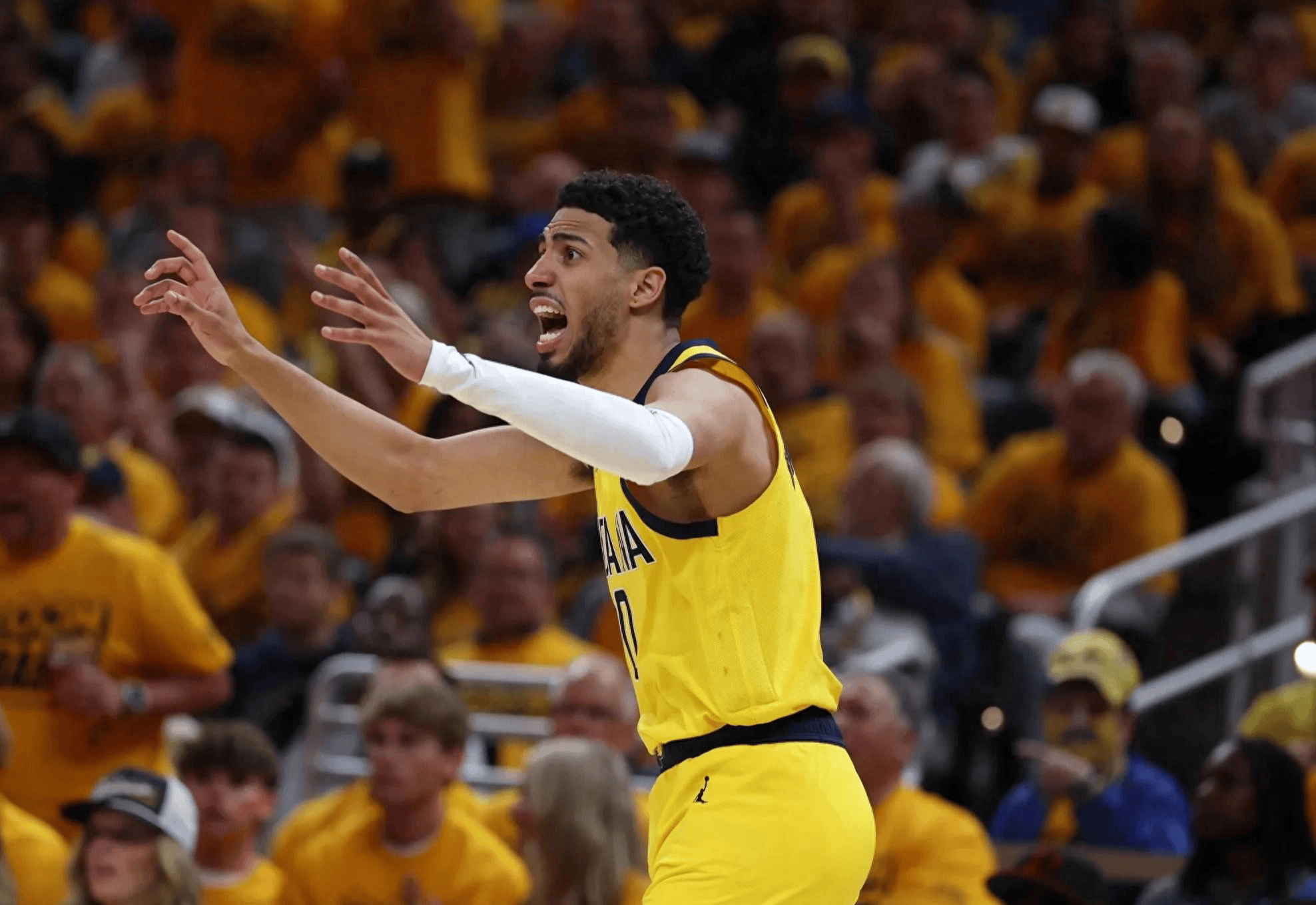 英雄-今晚体能课后，里昂官宣签约备战NBA季后赛，媒体盛赞，年轻球员得到机会的简单介绍