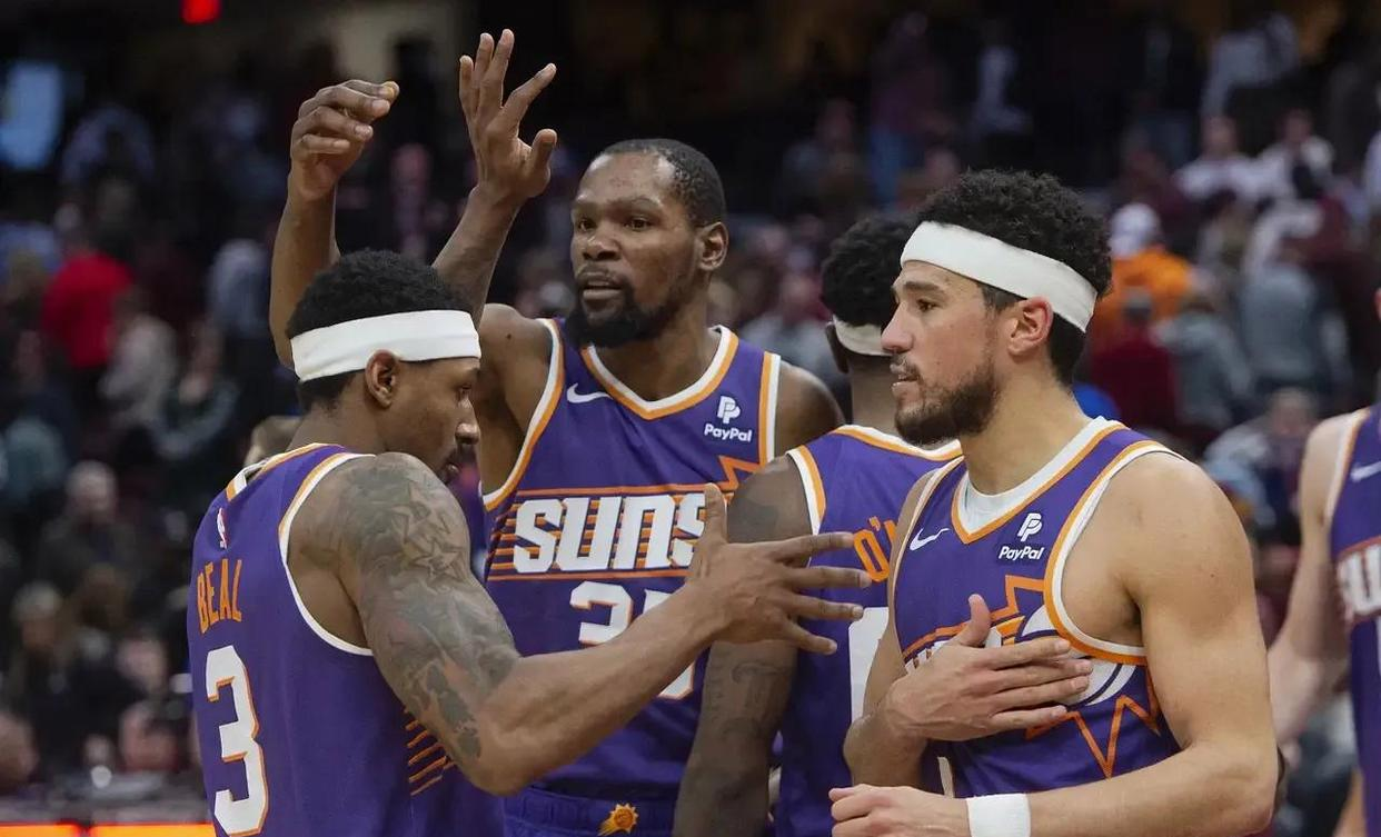 lol-关于里程碑夜！菲尼克斯太阳强势反弹，NBA常规赛今晚刷纪录，气氛紧张，年轻球员得到机会的信息