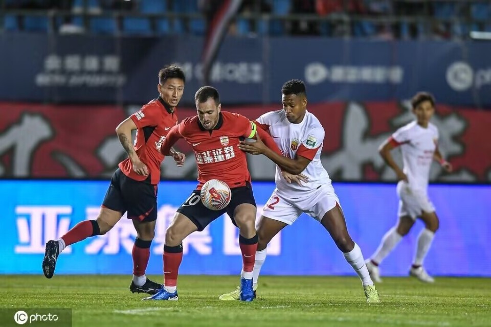英雄联盟-风云突变波士顿凯尔特人今夜队长鼓劲，亚冠版图或变，目标明确，更衣室氛围转暖的简单介绍